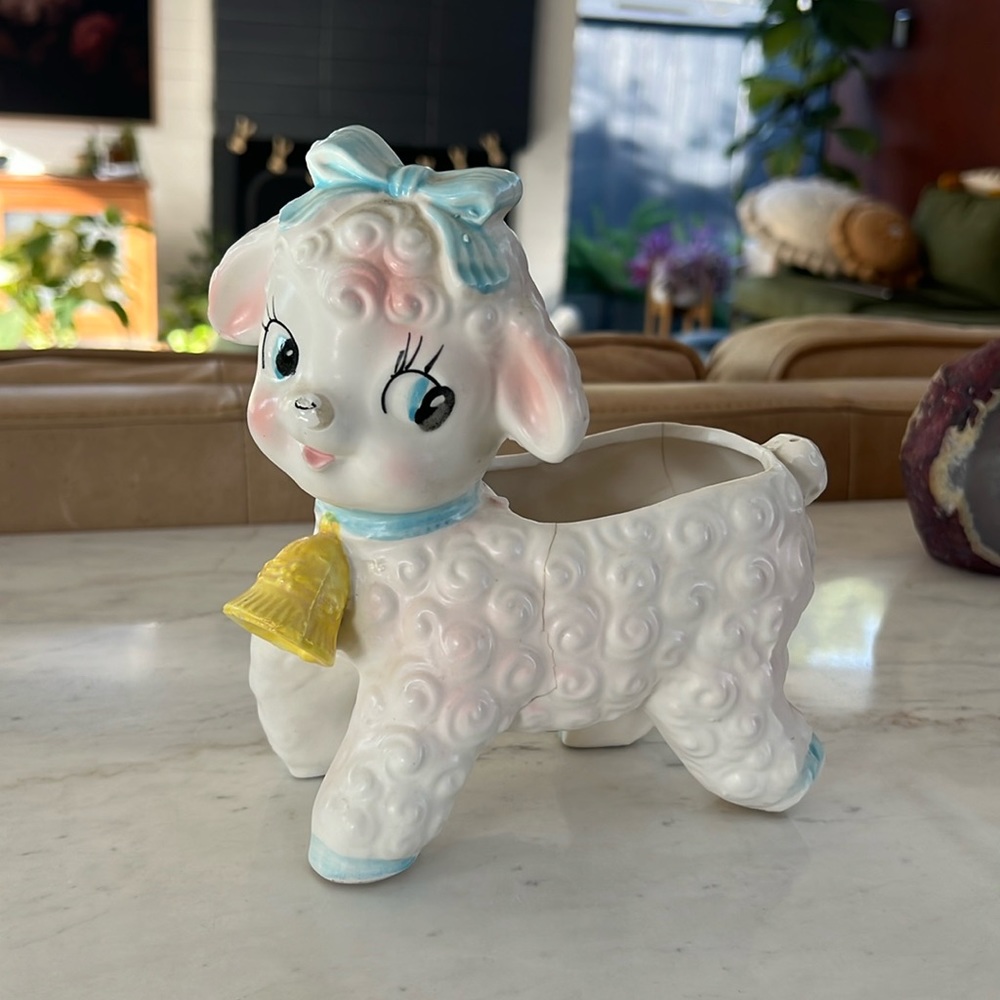 Vintage lamb planter